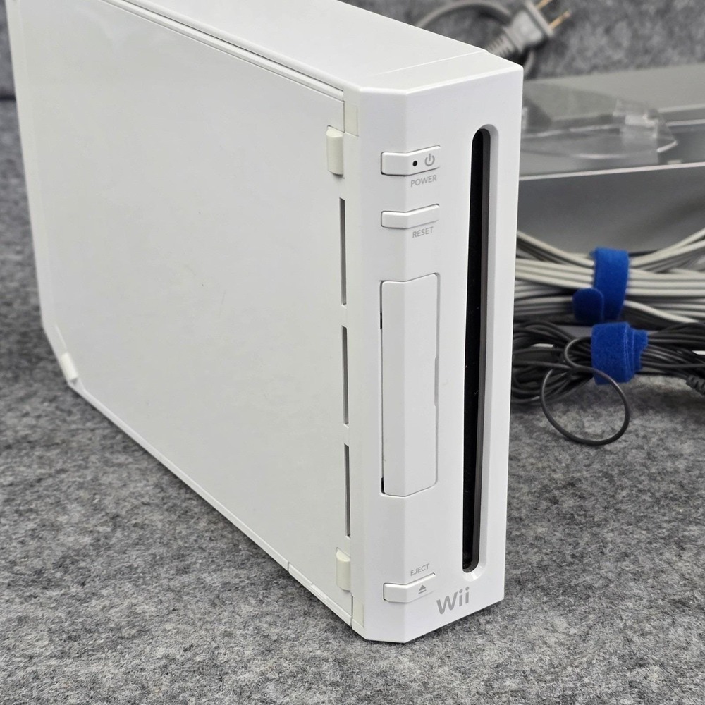 Nintendo Wii Console White RVL-001 GameCube Compatible Bundle Cables Sensor Bar - Picture 6 of 13